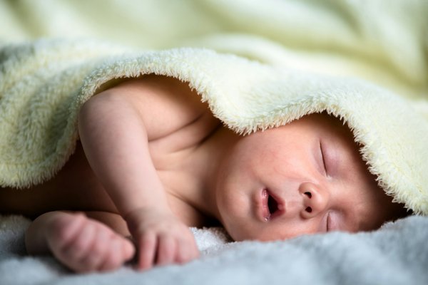 Régression sommeil bébé : comment la surmonter facilement ?